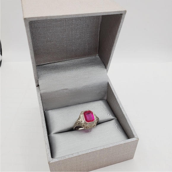 10k Solid White Gold Ruby Filigree Vintage Flower Ring - Picture 9 of 10